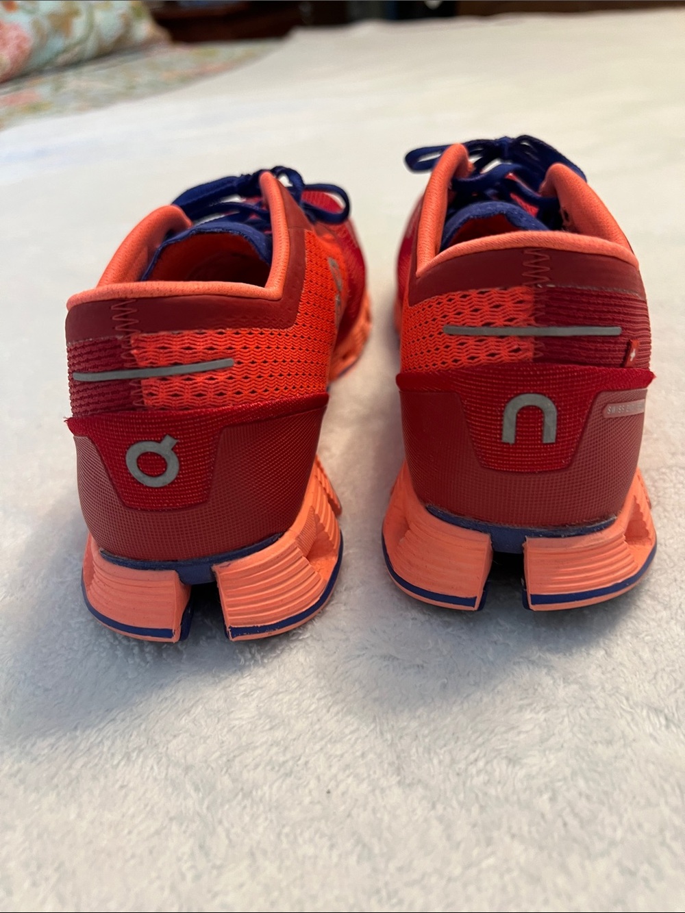 On Running Women's Red Orange Blue Cloudswift Sneakers size 7 - Picture 3 of 5